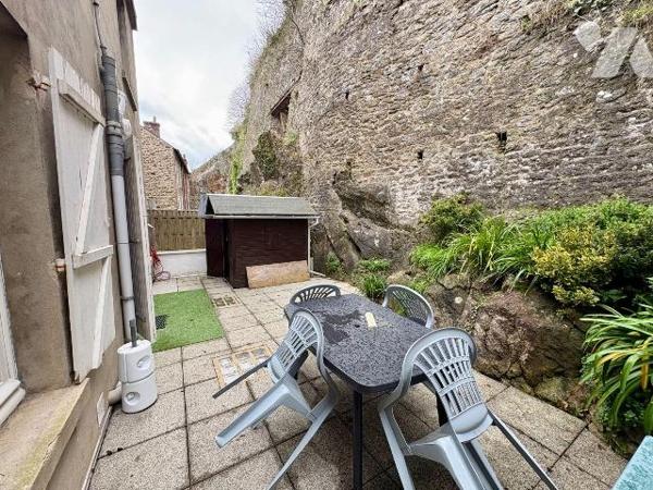 Idéalement placé, Avenue Georges V, à proximité immédiate de la plage de l'Ecluse, de la pointe...