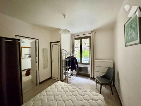 Idéalement placé, Avenue Georges V, à proximité immédiate de la plage de l'Ecluse, de la pointe...