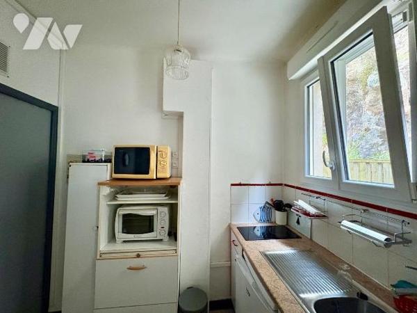 Idéalement placé, Avenue Georges V, à proximité immédiate de la plage de l'Ecluse, de la pointe...