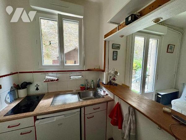 Idéalement placé, Avenue Georges V, à proximité immédiate de la plage de l'Ecluse, de la pointe...