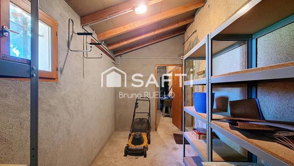 A Sorède (66690) - Maison 4 faces disposant de 4 chambres et 2 bureaux