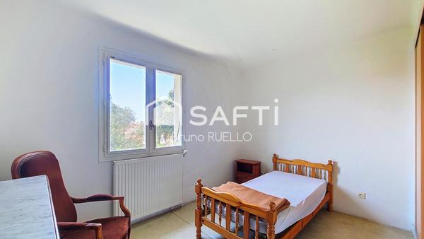 A Sorède (66690) - Maison 4 faces disposant de 4 chambres et 2 bureaux