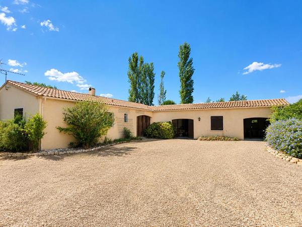 Lezignan Corbieres, Maison d'exception 170 m2, 7 pieces, 4 chambres sur 3000 m2 de terrain