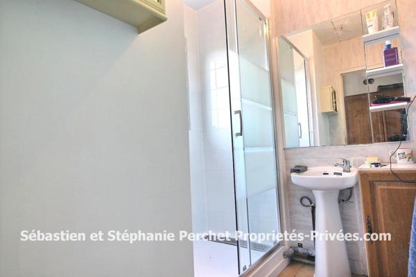 Maison 2 chambres sur un terrain d'environ 796 m2