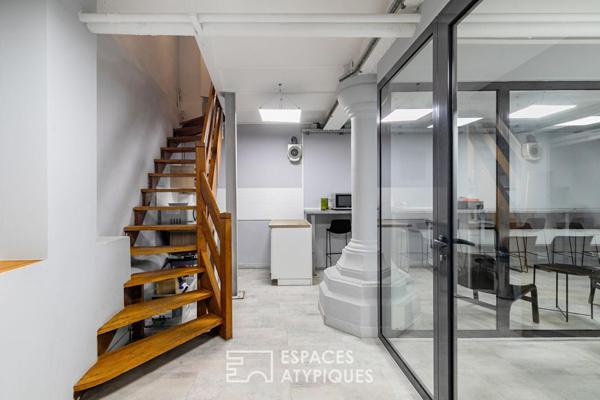 Bureaux au calme sur cour dans un bâtiment au style industriel