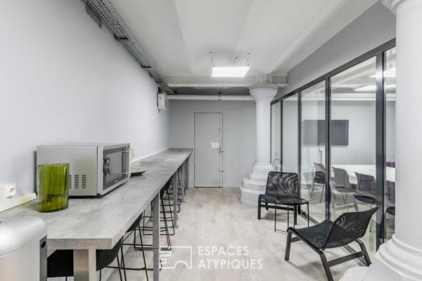 Bureaux au calme sur cour dans un bâtiment au style industriel