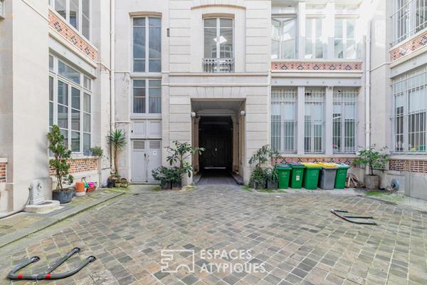 Bureaux au calme sur cour dans un bâtiment au style industriel