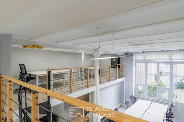 Bureaux au calme sur cour dans un bâtiment au style industriel