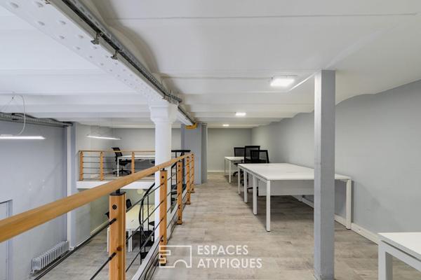 Bureaux au calme sur cour dans un bâtiment au style industriel