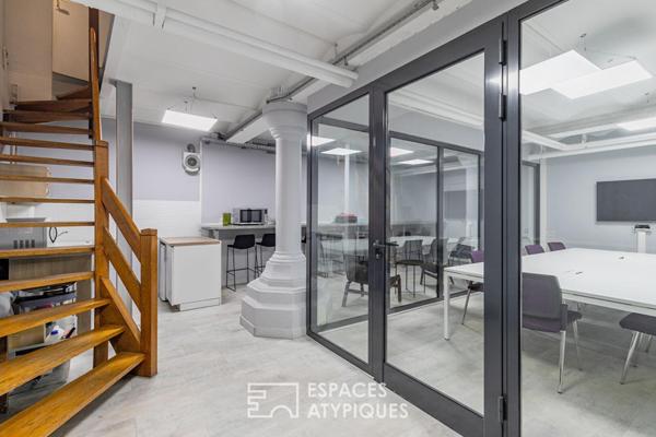 Bureaux au calme sur cour dans un bâtiment au style industriel