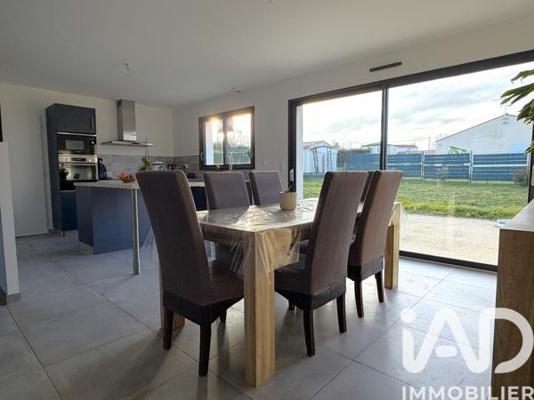 Maison à vendre 5 pièces 102 m² Fontenay-le-Comte