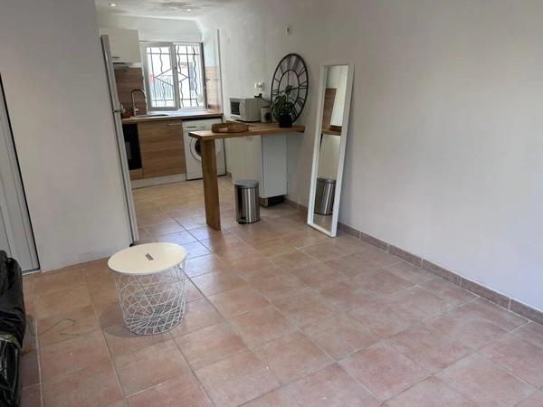 Vente                                                      Immeuble
                        
                     2 pièces                      44 m2                     à Miramas