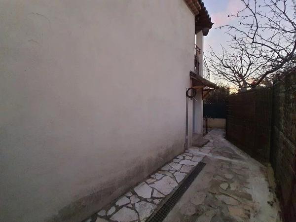 Vente                                                      Immeuble
                        
                     2 pièces                      44 m2                     à Miramas