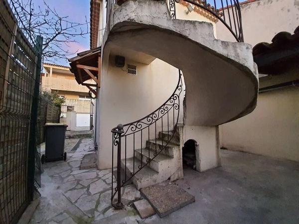 Vente                                                      Immeuble
                        
                     2 pièces                      44 m2                     à Miramas