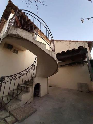 Vente                                                      Immeuble
                        
                     2 pièces                      44 m2                     à Miramas
