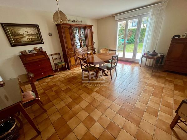 Maison spacieuse à vendre à Villepreux - 4 chambres, jardin et garage