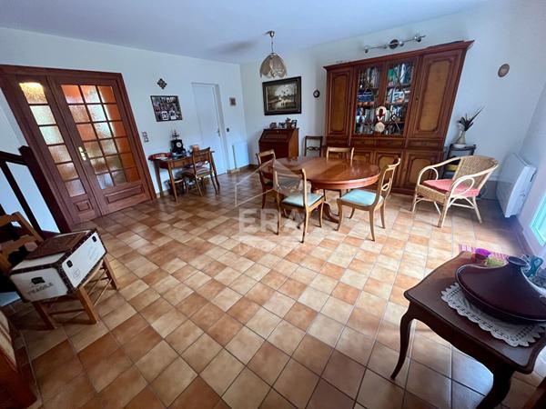 Maison spacieuse à vendre à Villepreux - 4 chambres, jardin et garage