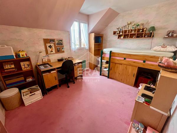 Maison spacieuse à vendre à Villepreux - 4 chambres, jardin et garage