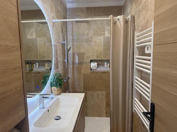 Maison
         4 pièces
        - 95 m² 375 000 € *