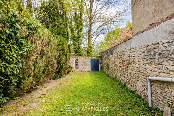 Coeur historique de Maule : Maison de caractère avec accès privé à la Mauldre