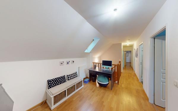 Maison à vendre    7 pièces • 213 m2 Magny-le-Hongre