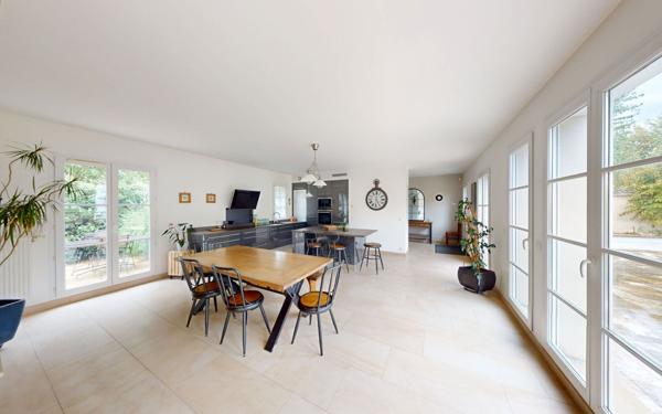 Maison à vendre    7 pièces • 213 m2 Magny-le-Hongre