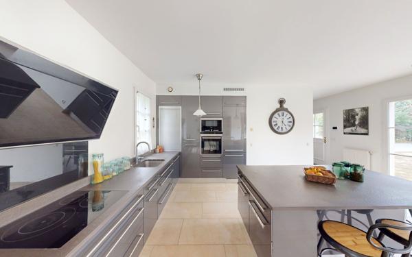 Maison à vendre    7 pièces • 213 m2 Magny-le-Hongre