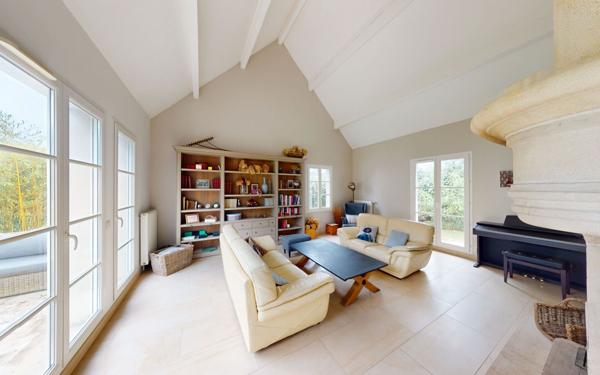 Maison à vendre    7 pièces • 213 m2 Magny-le-Hongre