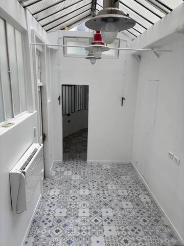 Local à usage de dépôt rue du Temple Paris 03