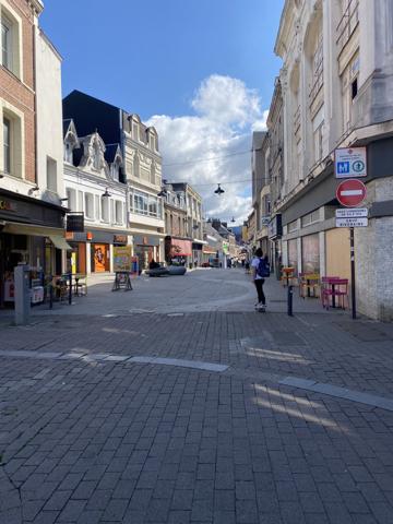 Local Commercial 4 pièces - 200 m²