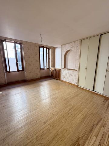 LAVAUR Centre – Maison de caractère avec garage et près de 300 m² de volumes