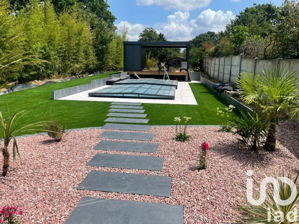 Maison 7 pièces de 196 m² à Montréverd (85260)