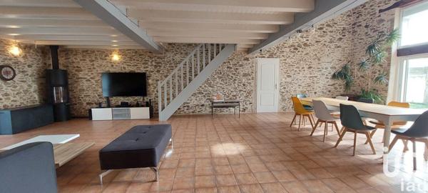 Maison 7 pièces de 196 m² à Montréverd (85260)