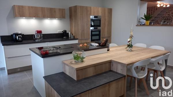 Maison 7 pièces de 196 m² à Montréverd (85260)