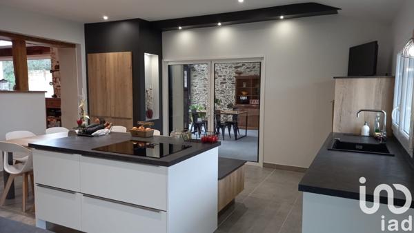 Maison 7 pièces de 196 m² à Montréverd (85260)