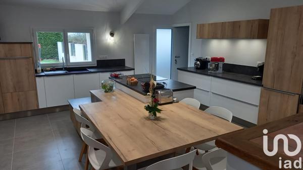Maison 7 pièces de 196 m² à Montréverd (85260)
