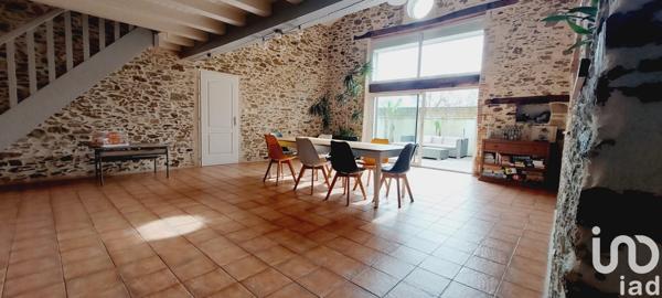 Maison 7 pièces de 196 m² à Montréverd (85260)