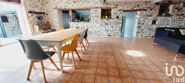 Maison 7 pièces de 196 m² à Montréverd (85260)