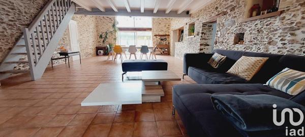 Maison 7 pièces de 196 m² à Montréverd (85260)