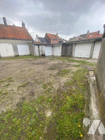 GARAGE DANS COUR FERMEE BD VICTOR HUGO