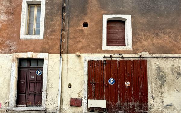 Maison à vendre    2 pièces •  Bollène