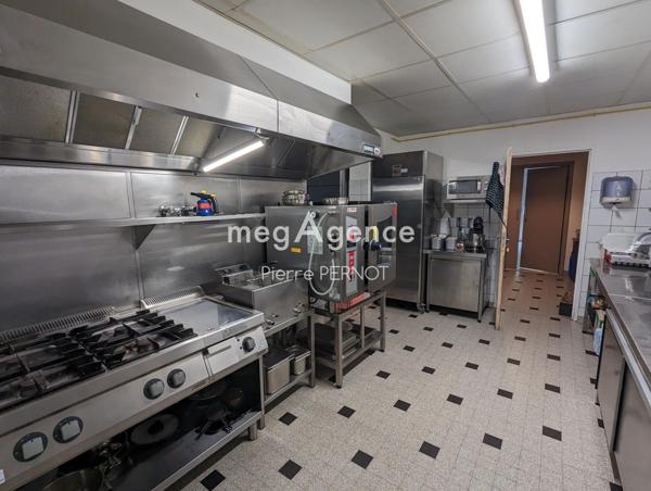 Local Commercial à AMBIALET, 81430 - 11 pièces 400m²