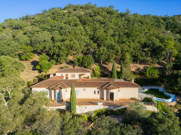 Villa proche Saint Tropez 195 m², 4 chambres.