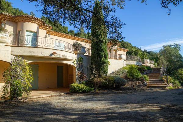 Villa proche Saint Tropez 195 m², 4 chambres.