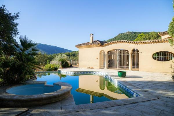 Villa proche Saint Tropez 195 m², 4 chambres.