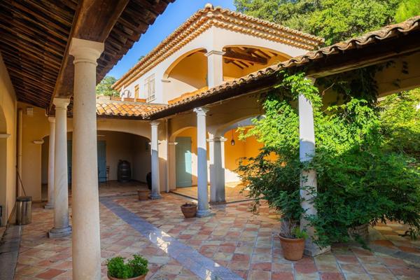 Villa proche Saint Tropez 195 m², 4 chambres.