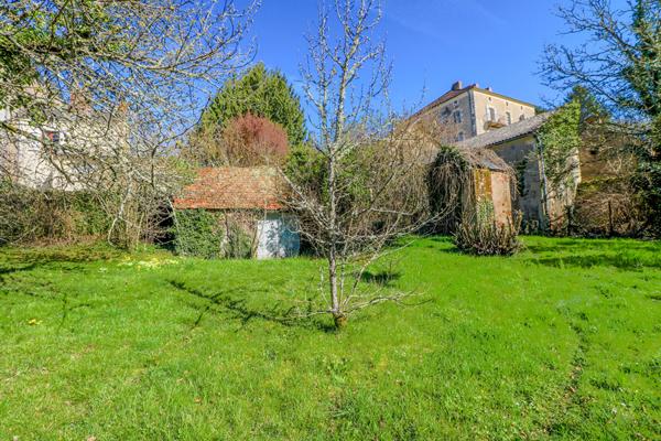 Maison Urzy, 3 chambres, en bordure de rivière, grand terrain, garage, entre Nevers et Guérigny