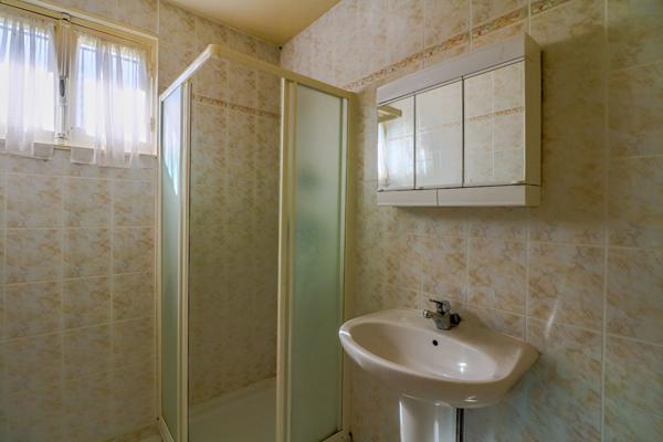 Maison Urzy, 3 chambres, en bordure de rivière, grand terrain, garage, entre Nevers et Guérigny