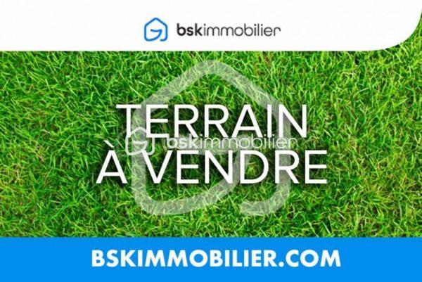 Terrain à bâtir viabilisé – 852 m² – 19 900 € – Secteur Saint-Quentin / Fayet

Vous recherchez un terrain prêt à construire dans un environnement calme tout en restant proche de Saint-Quentin ?

Découvrez ce terrain constructible et viabilisé de 852 m² situé à Le Verguier, à seulement 10 minutes de Fayet et de la zone commerciale Auchan.

Ses atouts :

Terrain viabilisé

Belle superficie de 852 m²

Environnement calme et agréable

Accès rapide à Saint-Quentin

Idéal pour projet de résidence principale ou investissement

Le terrain permet la réalisation d’une maison individuelle avec jardin dans un secteur recherché pour sa tranquillité et sa proximité des commodités.

Possibilité d’accompagnement pour votre projet de construction si souhaité.

Prix : 19 900 € honoraires charge vendeur inclus.

Cette annonce référence 310487 vous est présentée par Damien Lethellier, agent commercial BSK Immobilier, immatriculé au RSAC de Saint-Quentin sous le numéro 98824402600015.

Les informations sur les risques auxquels ce bien est exposé sont disponibles sur le site Géorisques.