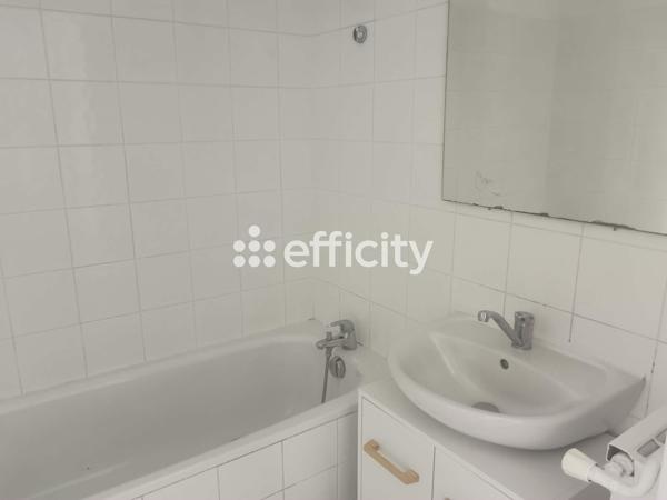 Appartement
         6 pièces
        - 100 m² 79 000 € *